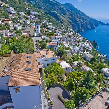 Albadamare Boutique فندق برايانو