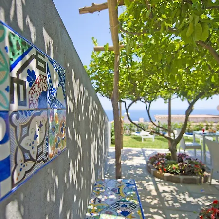 Albadamare Boutique فندق برايانو